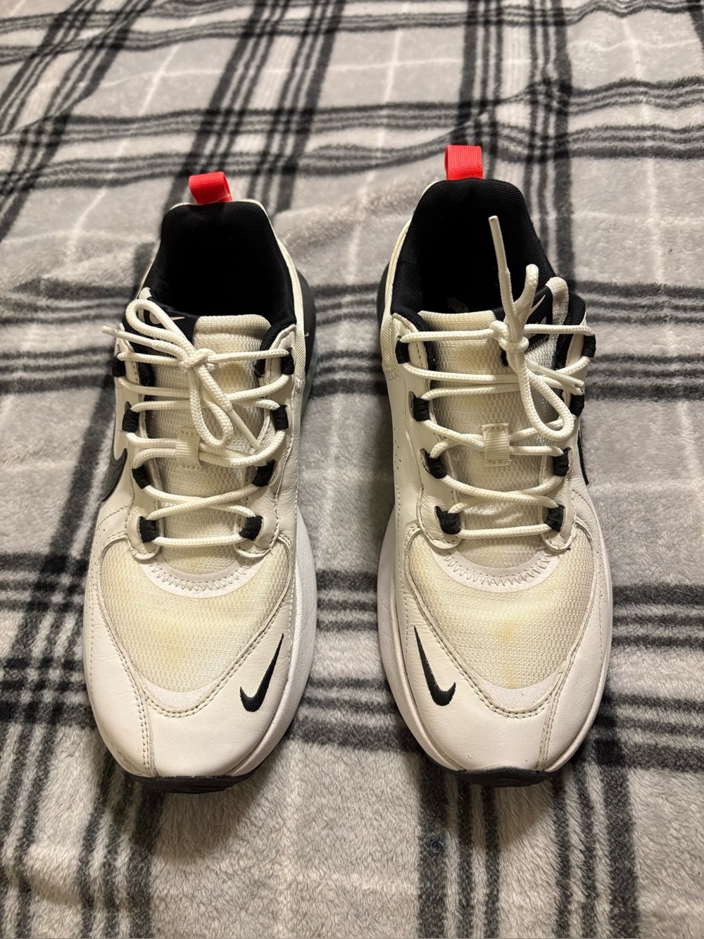 Nike Verona Air Max white WMS running sneaker 10 athletic sporty activewear Gym